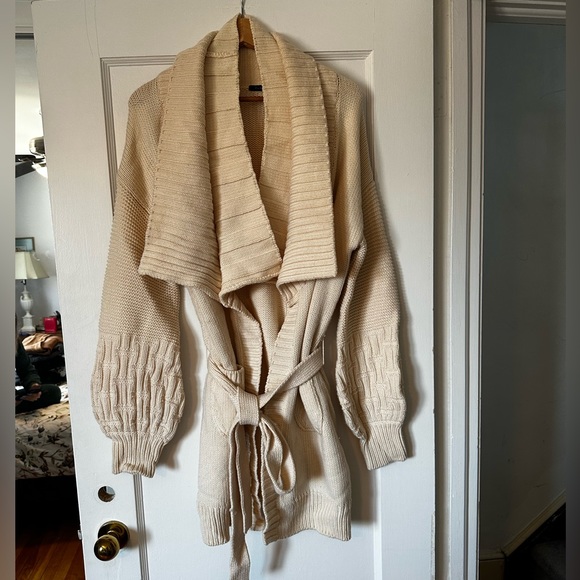 Elie Tahari sweater - Picture 1 of 5